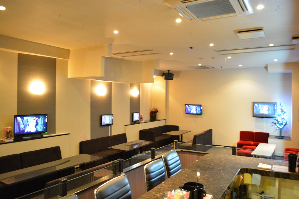 ダーツの出来る広い店内